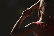 女性健身健身的女性运动员高清图片