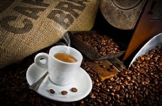 咖啡杯飘香热咖咖啡豆背景画面