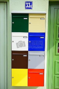 房间里的彩色信盒