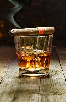 美酒图片燃烧的香烟燃烧的是香烟消耗的是生命下载燃烧的香烟图片下载