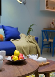 沙发背景墙时尚靓丽客厅深蓝色沙发室内装修效果图