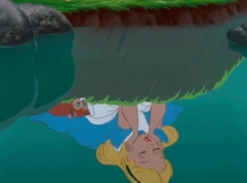 爱丽丝水中倒影