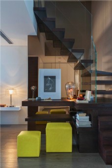 现代室内现代轻奢复式客厅亮黄色凳子室内装修效果图