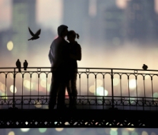 桥上情人浪漫唯美高清图图片