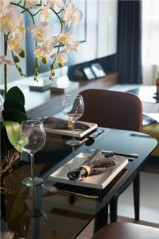 现代室内现代时尚了客厅茶色玻璃桌面室内装修效果图