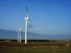 平原上的风力发电机