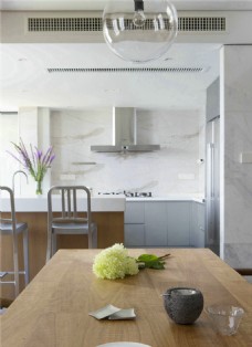 现代室内现代时尚客厅白色玻璃透明吊灯室内装修图