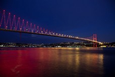 上江江面上的大桥夜景