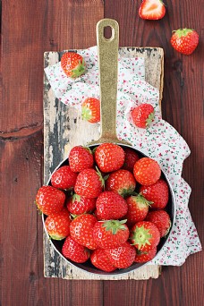 瓢里的草莓