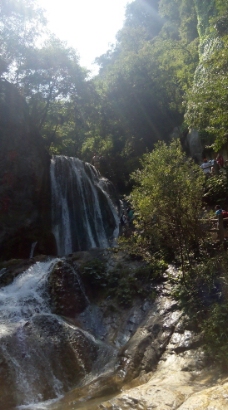 山溪瀑布山间小溪瀑布图片