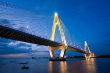 航海航拍海口世纪大桥夜景图