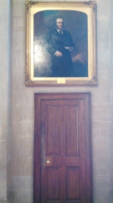 门上的一幅油画图片