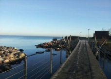 丹麦哥本哈根海边木桥图片