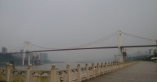 雾中的鹅公岩大桥图片