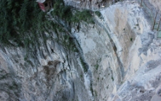 大山中的石阶图片