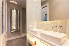 现代室内现代时尚卫生间瓷砖洗手台室内装修效果图