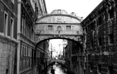威尼斯叹息桥黑白图片