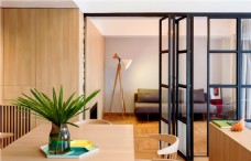 现代室内现代时尚客厅黑边玻璃门室内装修效果图