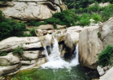 华山山水瀑布图片