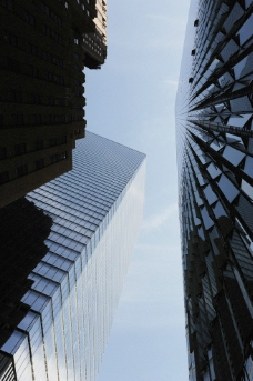 蓝天下的高楼建筑图片