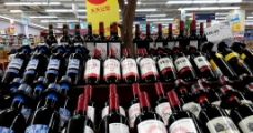 超市进口红酒（葡萄酒）图片