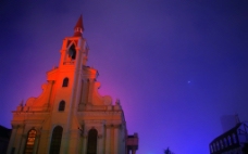 西式婚礼教堂夜景图片