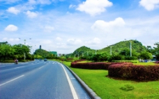 琴潭公路绿化带青草地图片
