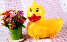 玩具鸭与花图片