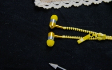 拉链耳机 耳机 黄色 摄影 J图片